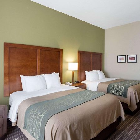 Comfort Inn & Suites Fayetteville-University Area Dış mekan fotoğraf