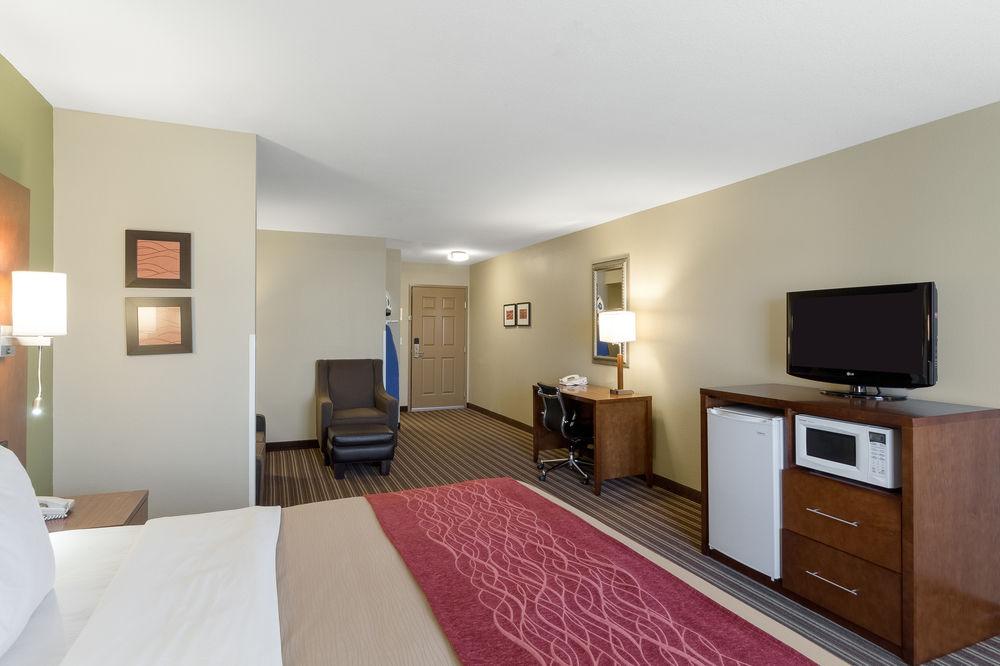 Comfort Inn & Suites Fayetteville-University Area Dış mekan fotoğraf