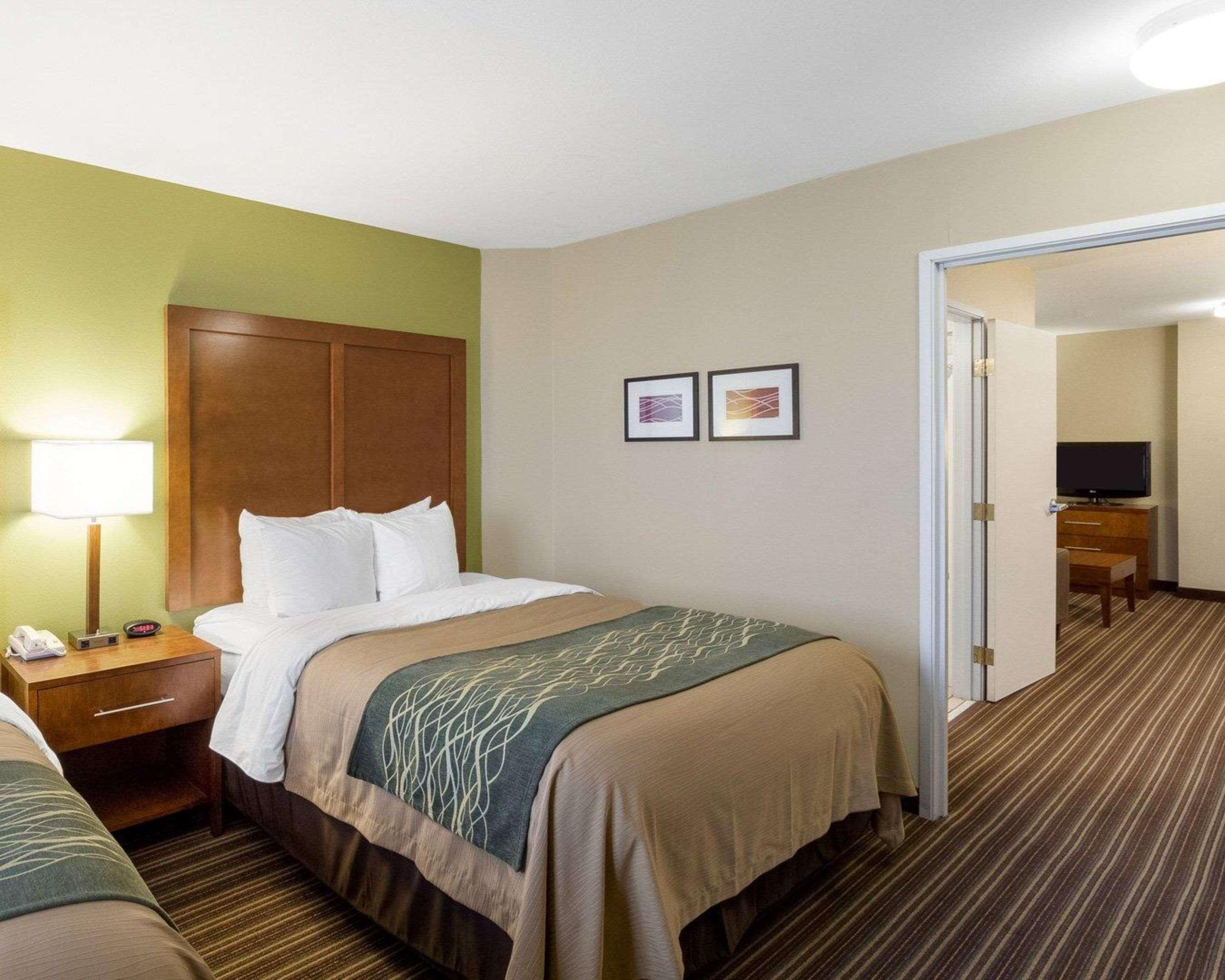Comfort Inn & Suites Fayetteville-University Area Dış mekan fotoğraf