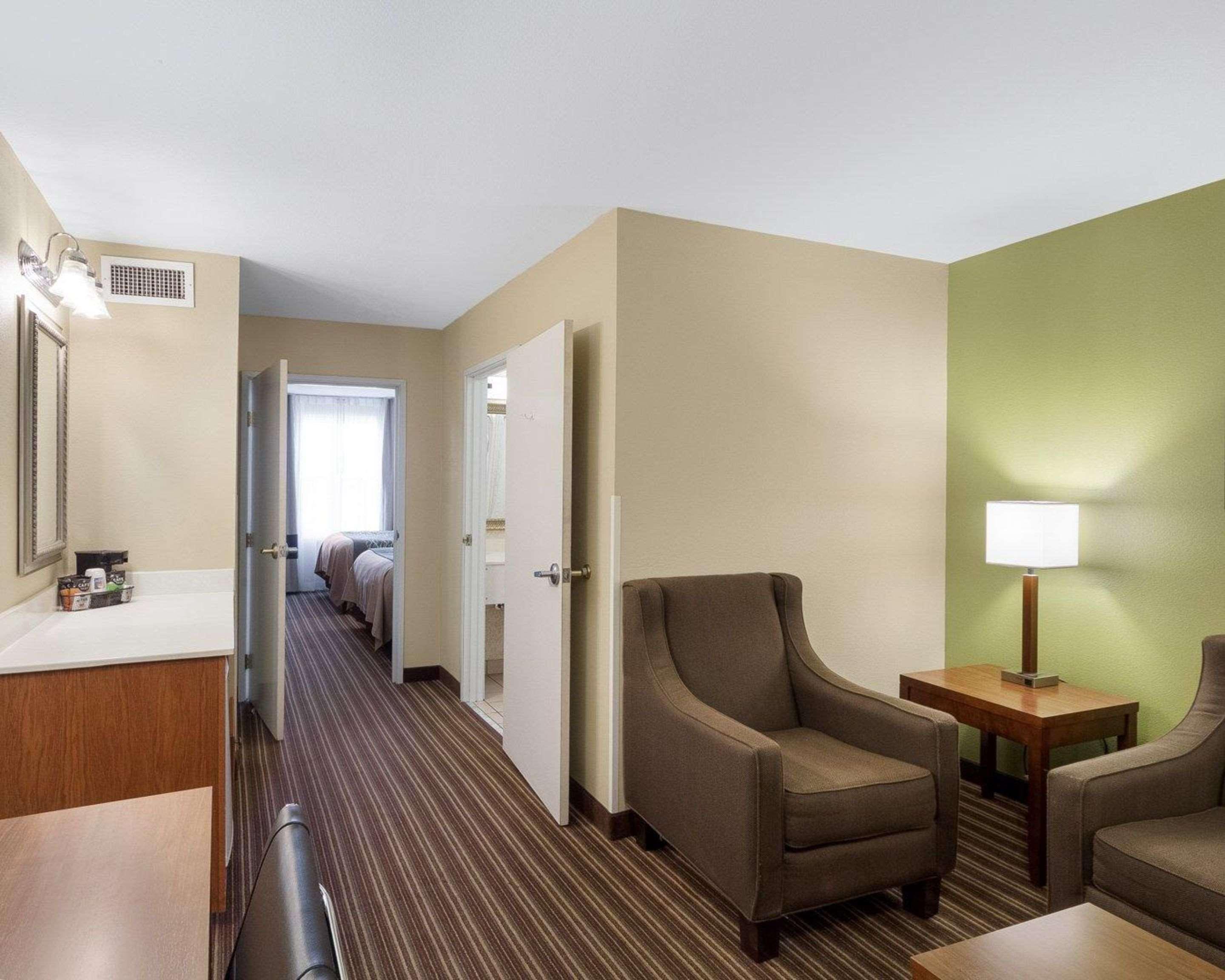 Comfort Inn & Suites Fayetteville-University Area Dış mekan fotoğraf