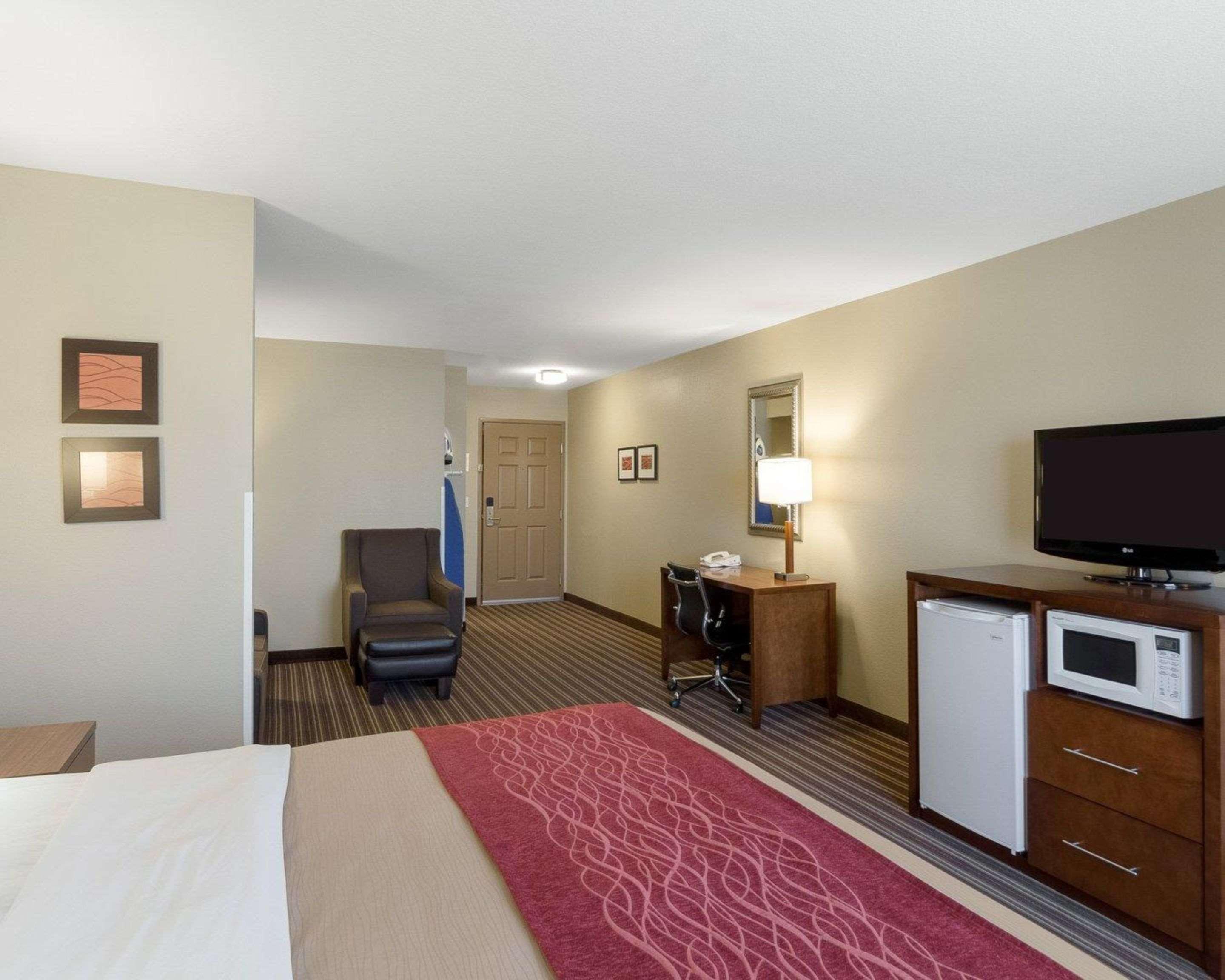 Comfort Inn & Suites Fayetteville-University Area Dış mekan fotoğraf