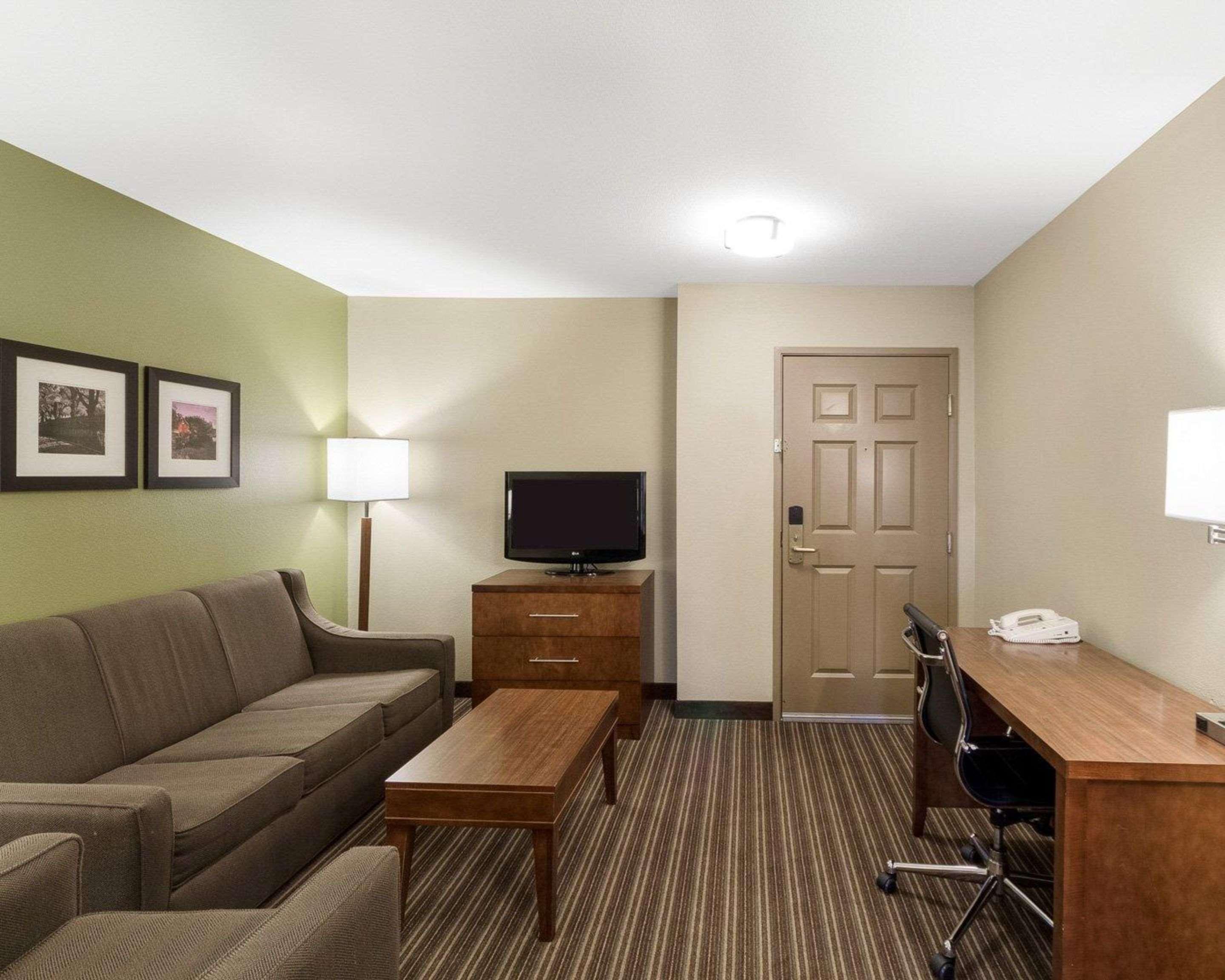 Comfort Inn & Suites Fayetteville-University Area Dış mekan fotoğraf