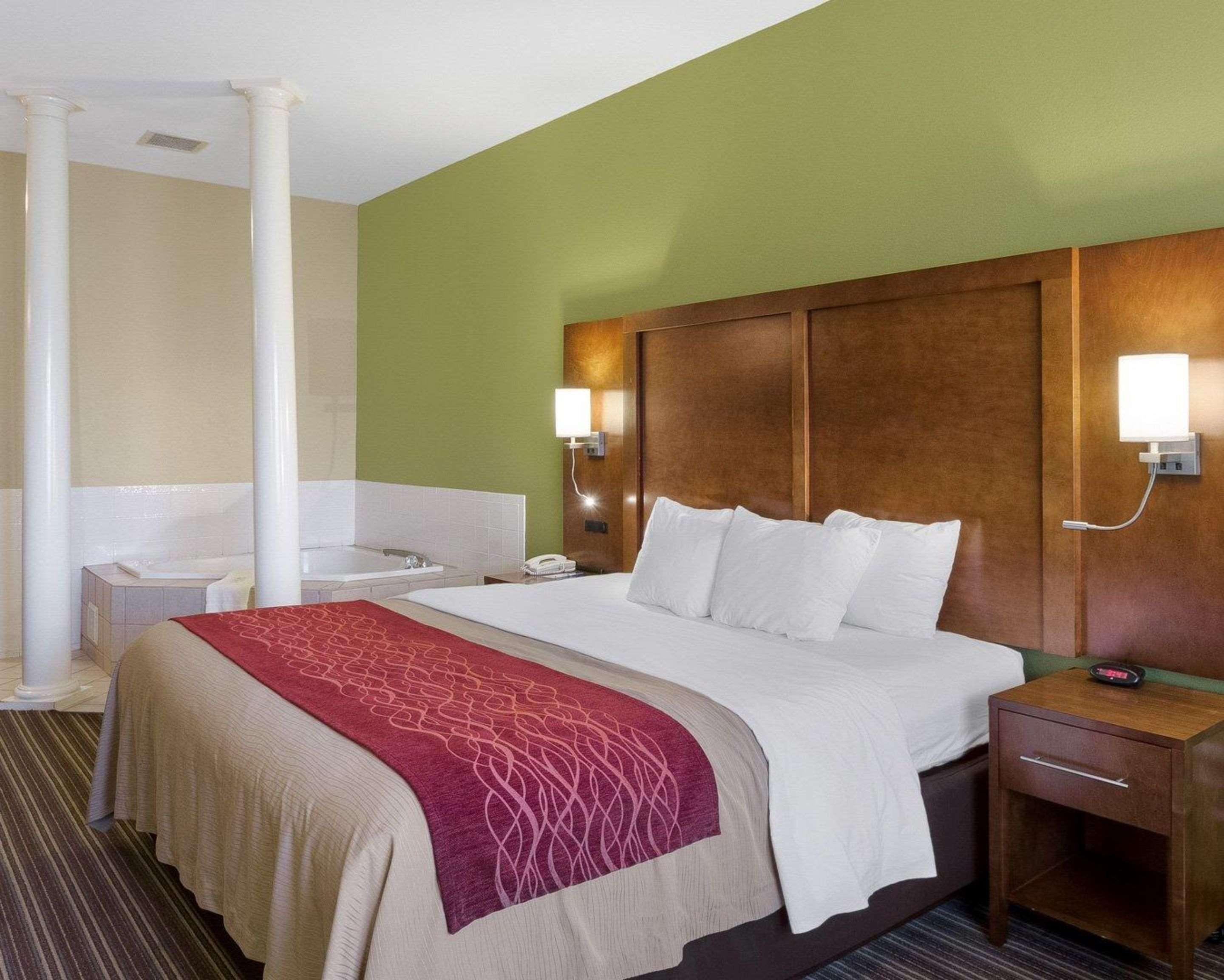 Comfort Inn & Suites Fayetteville-University Area Dış mekan fotoğraf