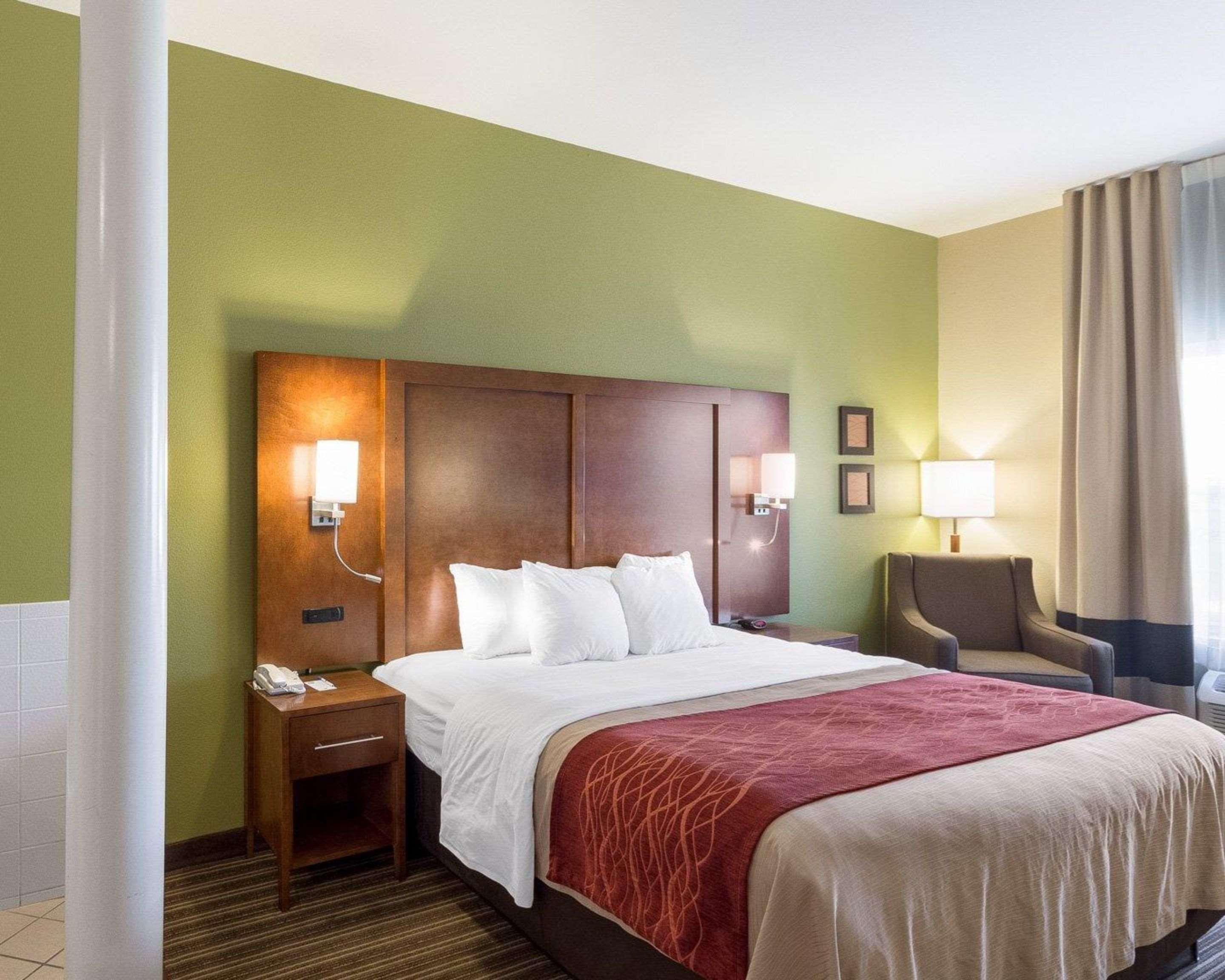 Comfort Inn & Suites Fayetteville-University Area Dış mekan fotoğraf