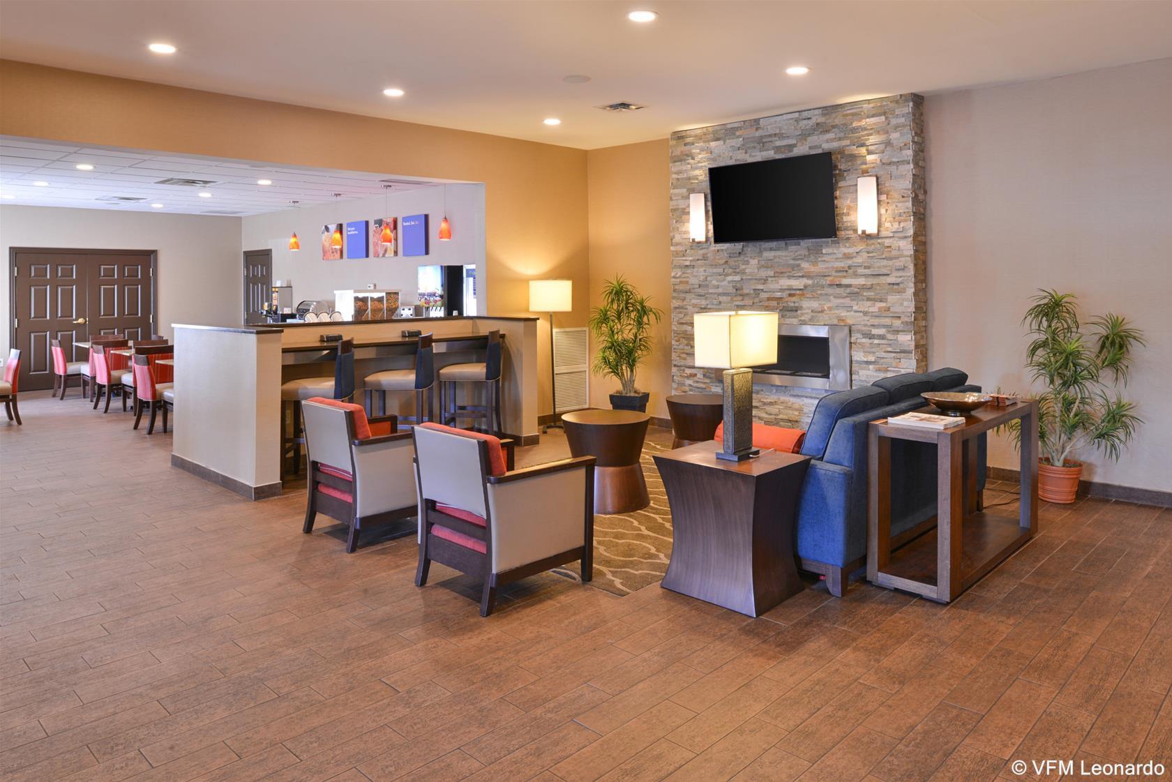 Comfort Inn & Suites Fayetteville-University Area Dış mekan fotoğraf