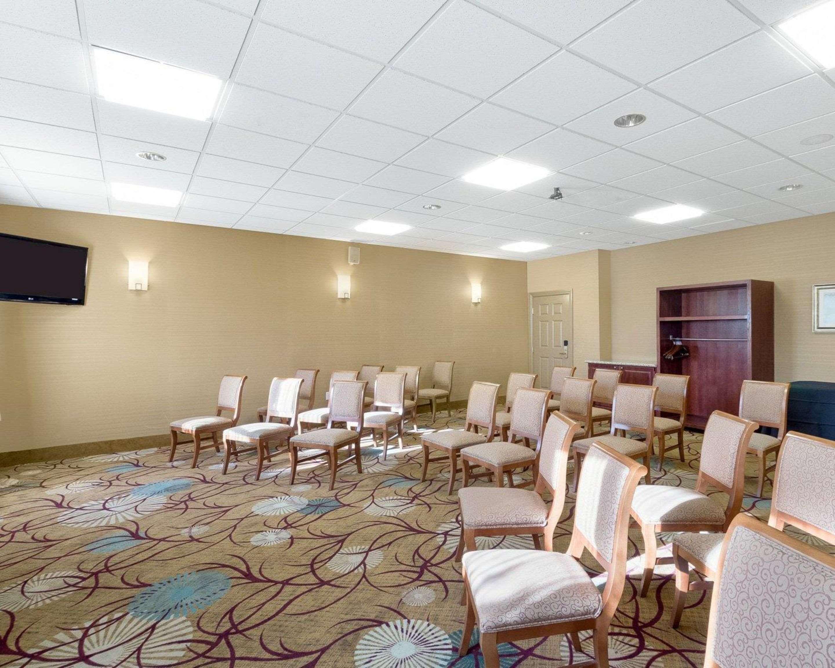 Comfort Inn & Suites Fayetteville-University Area Dış mekan fotoğraf