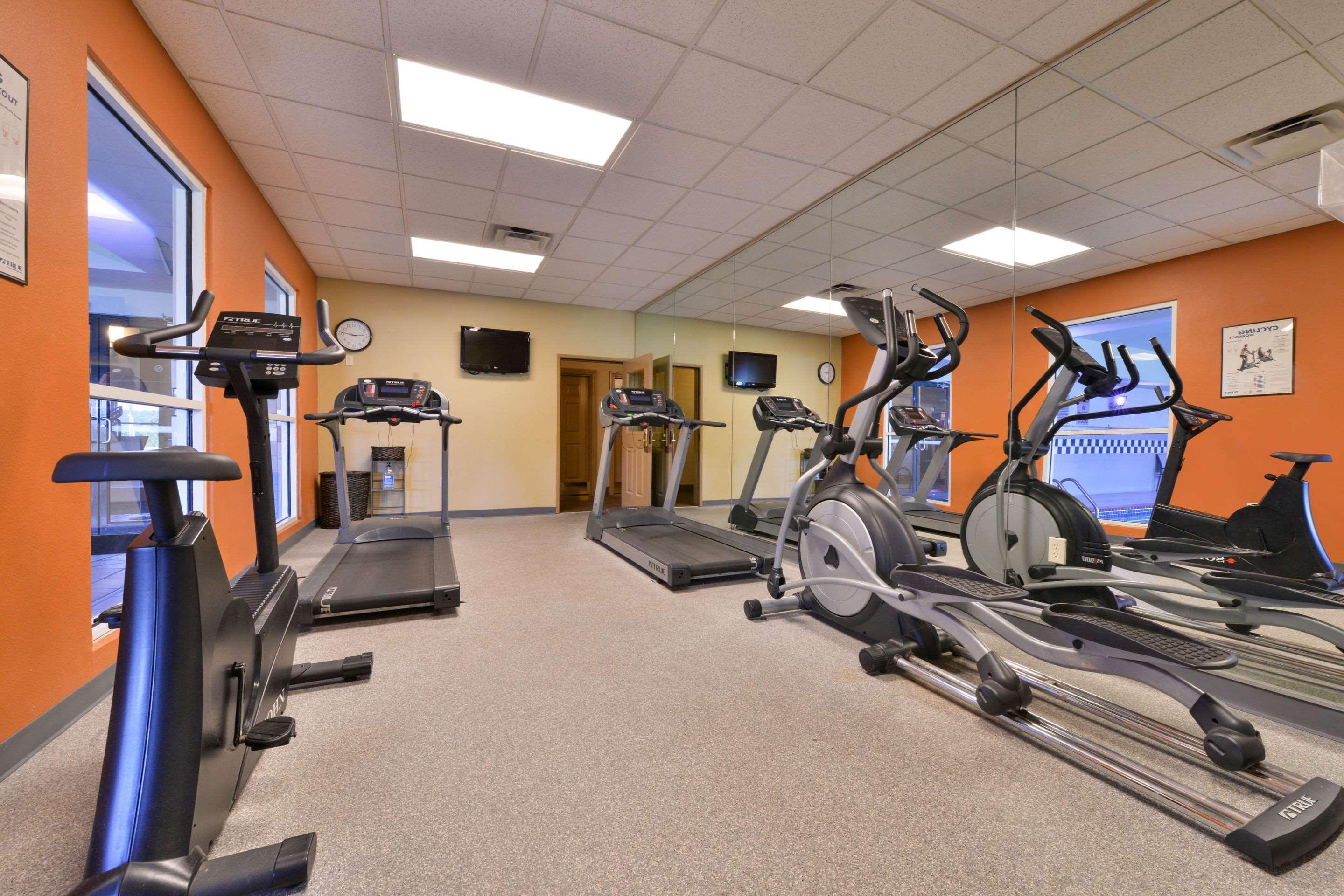 Comfort Inn & Suites Fayetteville-University Area Dış mekan fotoğraf