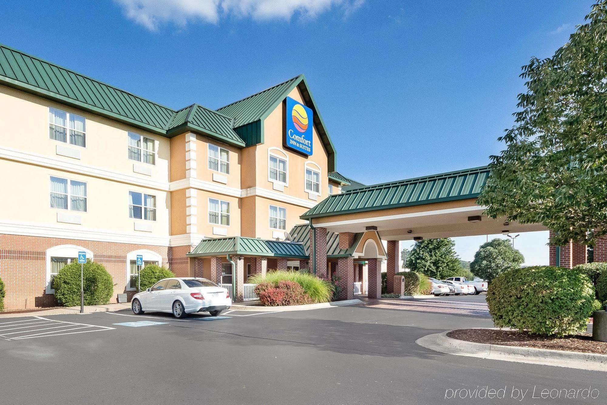 Comfort Inn & Suites Fayetteville-University Area Dış mekan fotoğraf
