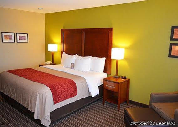 Comfort Inn & Suites Fayetteville-University Area Dış mekan fotoğraf